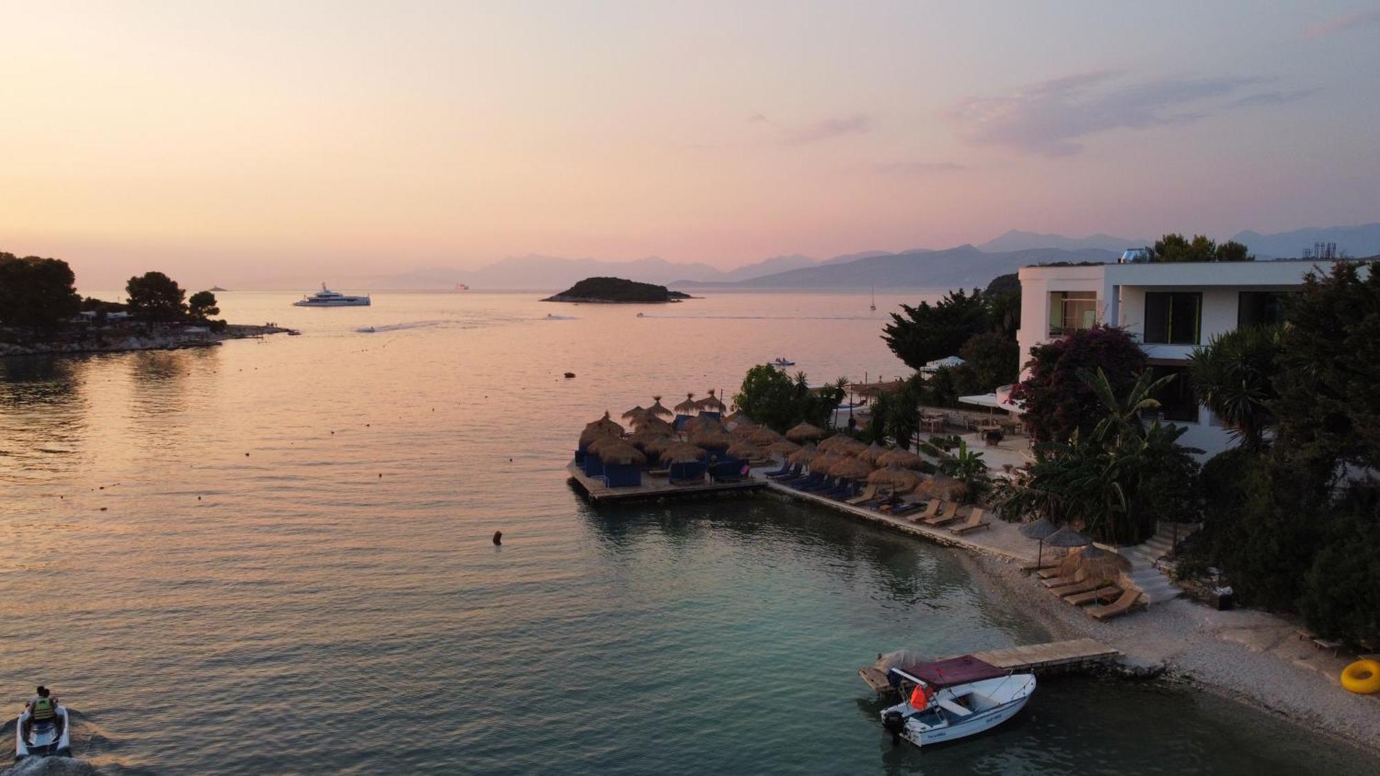 Manta Hotel Ksamil Exteriör bild